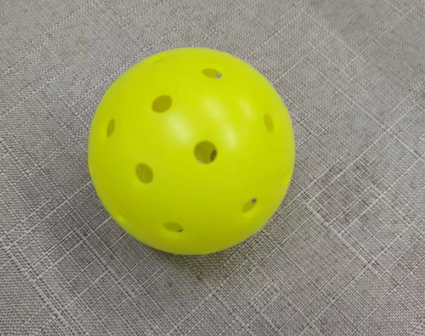 Outdoor Pickleball Balls – 40 & 26 Hole Options